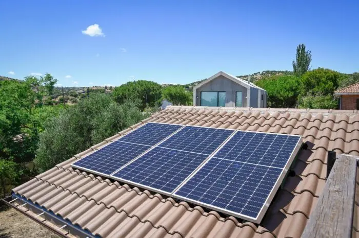 Paneles Solares de Instalación Solar Aislada de 12V